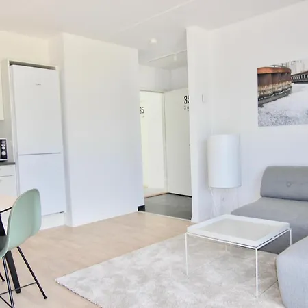 Great 1-bed W Balcony By Harbour Apartment *